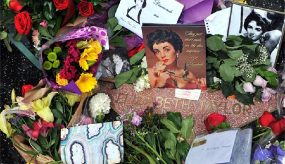 Elizabeth Taylor, enterrada en un ataúd de 7.800 euros - Sociedad ...